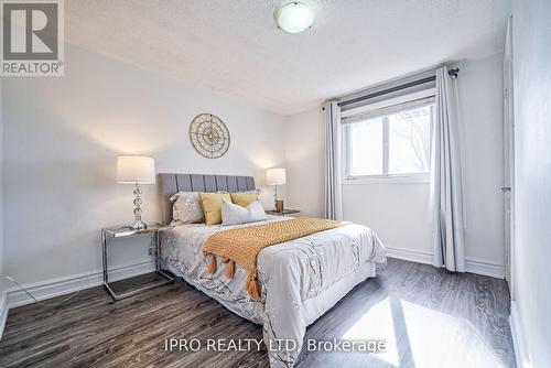 3338 Brandon Gate Drive, Mississauga, ON - Indoor Photo Showing Bedroom