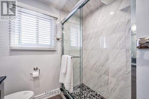 3338 Brandon Gate Drive, Mississauga, ON - Indoor Photo Showing Bathroom