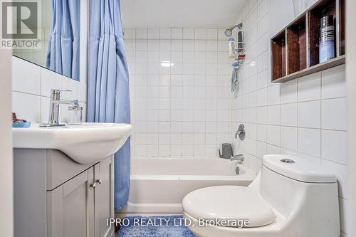 3338 Brandon Gate Drive, Mississauga, ON - Indoor Photo Showing Bathroom