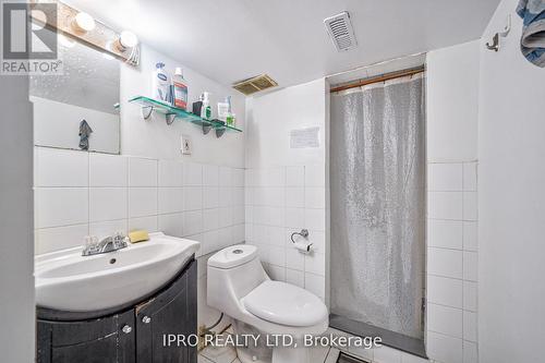 3338 Brandon Gate Drive, Mississauga, ON - Indoor Photo Showing Bathroom