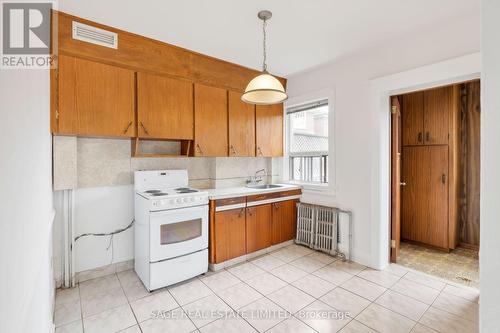 177 Harvie Avenue, Toronto, ON - Indoor Photo Showing Kitchen