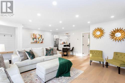 963 Sanford Drive, Burlington, ON - Indoor Photo Showing Living Room