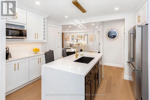 963 Sanford Drive, Burlington, ON - Indoor Photo Showing Kitchen With Upgraded Kitchen