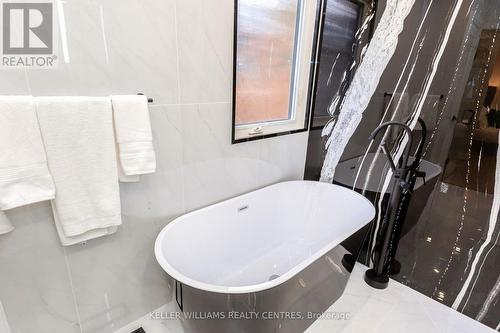 963 Sanford Drive, Burlington, ON - Indoor Photo Showing Bathroom