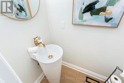 963 Sanford Drive, Burlington (Lasalle), ON - Indoor Photo Showing Bathroom