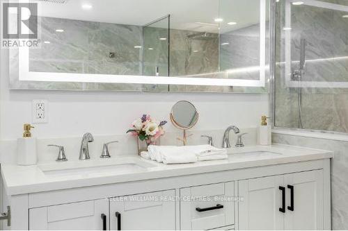 963 Sanford Drive, Burlington (Lasalle), ON - Indoor Photo Showing Bathroom