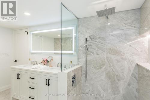 963 Sanford Drive, Burlington, ON - Indoor Photo Showing Bathroom