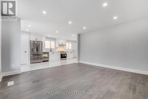 2628 Council Ring Road, Mississauga, ON - Indoor Photo Showing Kitchen