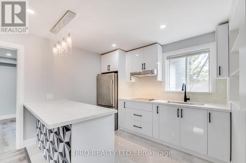 2628 Council Ring Road, Mississauga, ON - Indoor Photo Showing Kitchen