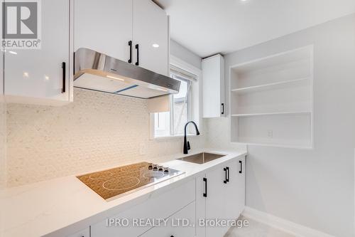 2628 Council Ring Road, Mississauga, ON - Indoor Photo Showing Kitchen With Upgraded Kitchen