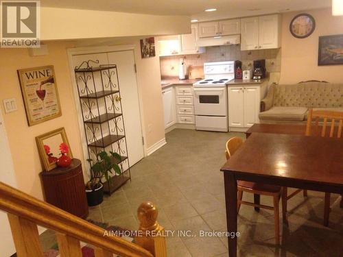 306 Dupont Street, Toronto C02, ON - Indoor Photo Showing Kitchen