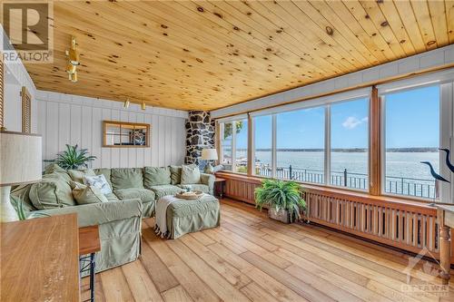 31 Jessie Street, Brockville, ON - Indoor Photo Showing Living Room