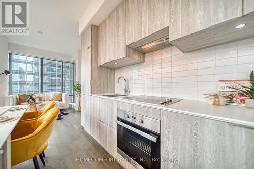 1702 - 5 St Joseph Street, Toronto (Bay Street Corridor), ON - Indoor Photo Showing Kitchen With Upgraded Kitchen