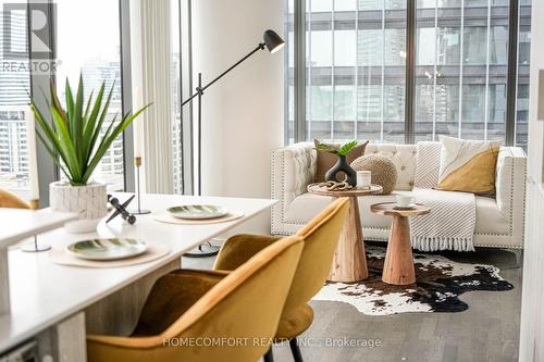 1702 - 5 St Joseph Street, Toronto (Bay Street Corridor), ON - Indoor Photo Showing Dining Room