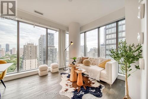 1702 - 5 St Joseph Street, Toronto (Bay Street Corridor), ON - Indoor Photo Showing Living Room