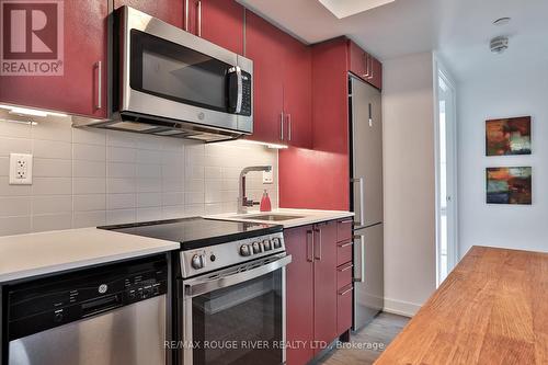 524 - 38 Monte Kwinter Court, Toronto C06, ON - Indoor Photo Showing Kitchen With Stainless Steel Kitchen