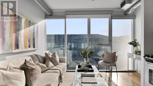 716 - 32 Trolley Crescent, Toronto, ON - Indoor Photo Showing Living Room