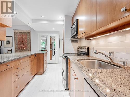 345 - 21 Dale Avenue, Toronto, ON - Indoor Photo Showing Kitchen With Upgraded Kitchen