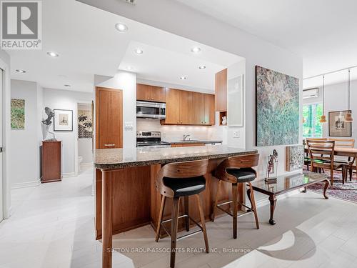 345 - 21 Dale Avenue, Toronto, ON - Indoor Photo Showing Kitchen