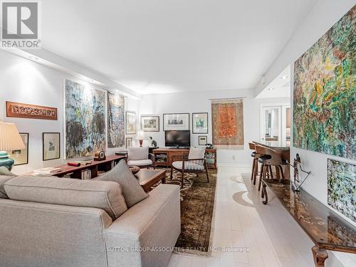 345 - 21 Dale Avenue, Toronto, ON - Indoor Photo Showing Living Room