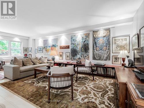 345 - 21 Dale Avenue, Toronto, ON - Indoor Photo Showing Living Room