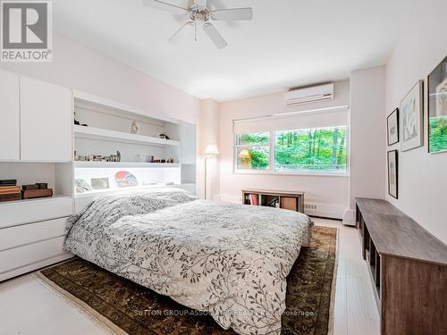 345 - 21 Dale Avenue, Toronto, ON - Indoor Photo Showing Bedroom