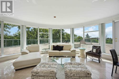 408 - 1 Watergarden Way, Toronto (Bayview Village), ON - Indoor Photo Showing Living Room