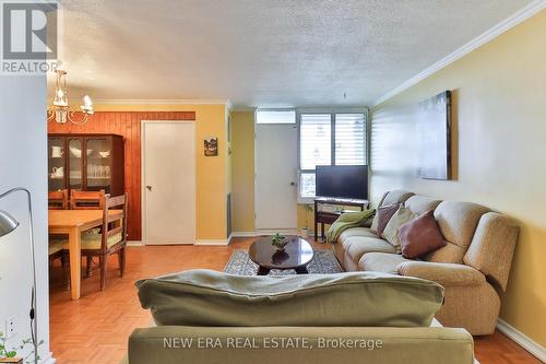 Ph5 - 5 Shady Golfway, Toronto (Flemingdon Park), ON - Indoor Photo Showing Living Room