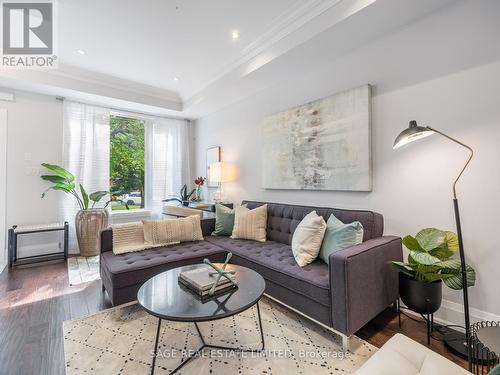 72 Curzon Street, Toronto E01, ON - Indoor Photo Showing Living Room