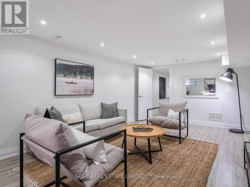 72 Curzon Street, Toronto E01, ON - Indoor Photo Showing Living Room