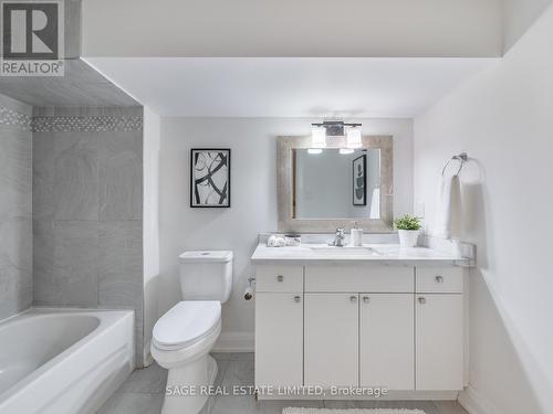 72 Curzon Street, Toronto E01, ON - Indoor Photo Showing Bathroom