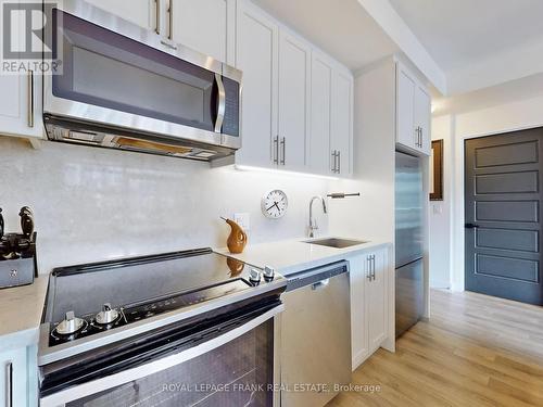 D313 - 333 Sea Ray Avenue, Innisfil, ON - Indoor Photo Showing Kitchen