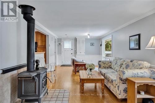 80 Laxton Twp 5Th Line, Kawartha Lakes (Kirkfield), ON - Indoor Photo Showing Living Room