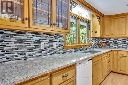 80 Laxton Twp 5Th Line, Kawartha Lakes (Kirkfield), ON - Indoor Photo Showing Kitchen With Double Sink