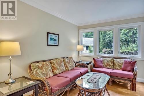 80 Laxton Twp 5Th Line, Kawartha Lakes (Kirkfield), ON - Indoor Photo Showing Living Room