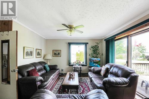 793 Kenstone Beach Road, Kawartha Lakes (Bobcaygeon), ON - Indoor Photo Showing Living Room