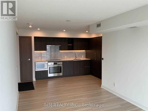 2215 - 17 Bathurst Street, Toronto, ON - Indoor Photo Showing Kitchen