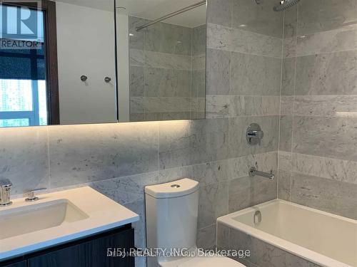 2215 - 17 Bathurst Street, Toronto, ON - Indoor Photo Showing Bathroom