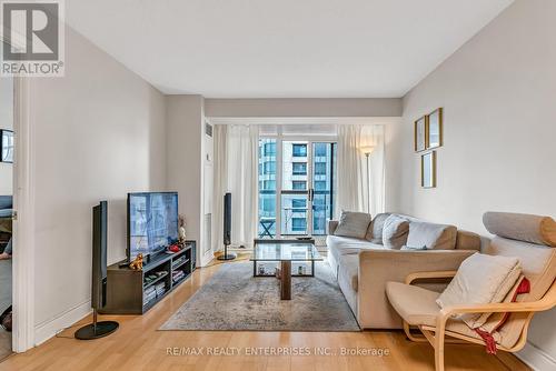 1508 - 880 Grandview Way, Toronto, ON - Indoor Photo Showing Living Room