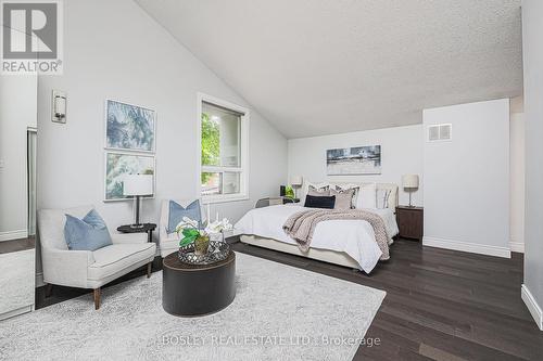 334 Cleveland Street, Toronto, ON - Indoor Photo Showing Bedroom