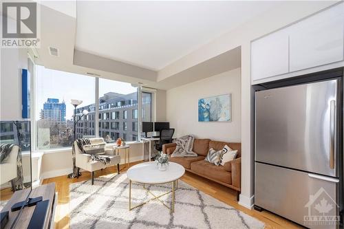 360 Patricia Avenue Unit#502, Ottawa, ON - Indoor Photo Showing Living Room