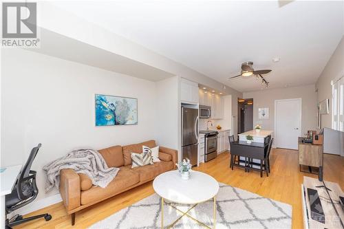 360 Patricia Avenue Unit#502, Ottawa, ON - Indoor Photo Showing Living Room