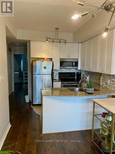 Th8 - 80 Carr Street, Toronto C01, ON - Indoor Photo Showing Kitchen