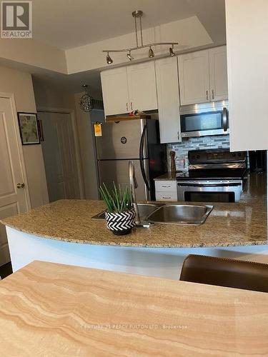 Th8 - 80 Carr Street, Toronto C01, ON - Indoor Photo Showing Kitchen With Double Sink