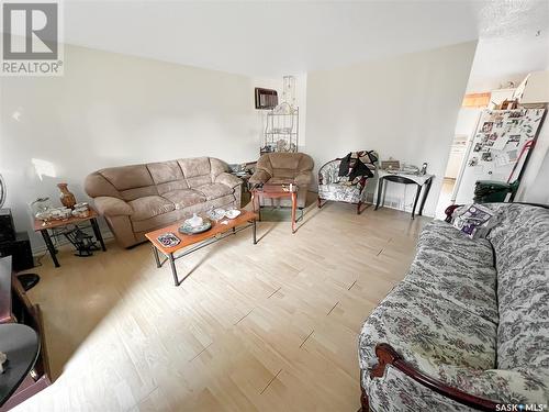 652 Douglas Crescent, Saskatoon, SK - Indoor Photo Showing Living Room