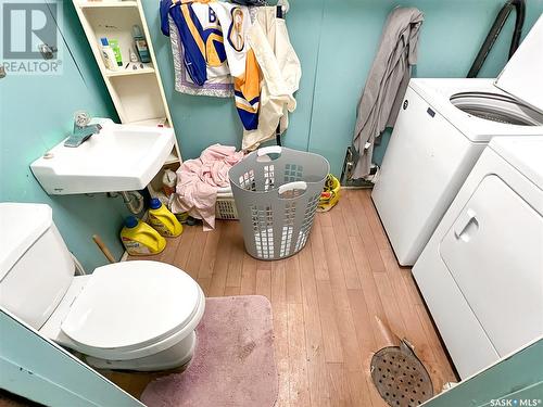 652 Douglas Crescent, Saskatoon, SK - Indoor Photo Showing Laundry Room