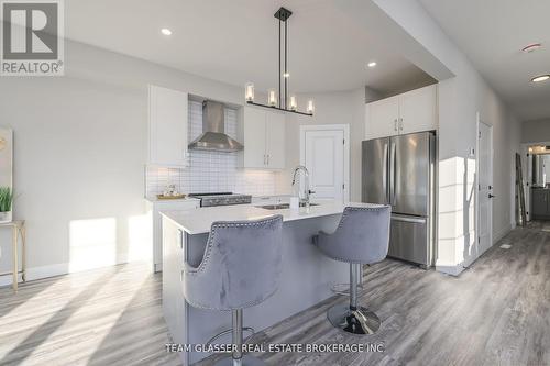 Blkc#12 - 1539 Chickadee Trail, London, ON - Indoor Photo Showing Kitchen With Upgraded Kitchen