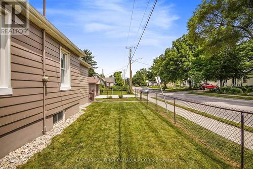 Corner Side Fenced Yard - 58 Mackay Avenue, London, ON - Outdoor