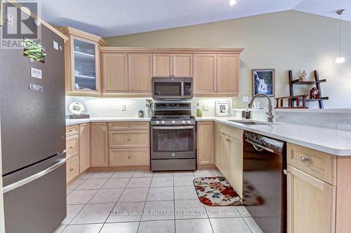 14 - 572 Thistlewood Drive, London, ON - Indoor Photo Showing Kitchen