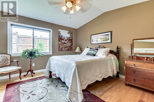 14 - 572 Thistlewood Drive, London, ON - Indoor Photo Showing Bedroom